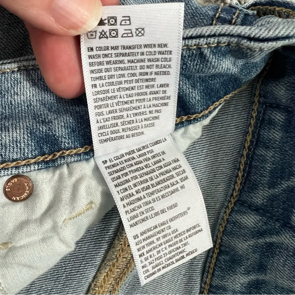AE American Eagle Curvy Hi Rise Shortie Light Wash Jean Shorts - Picture 6 of 10